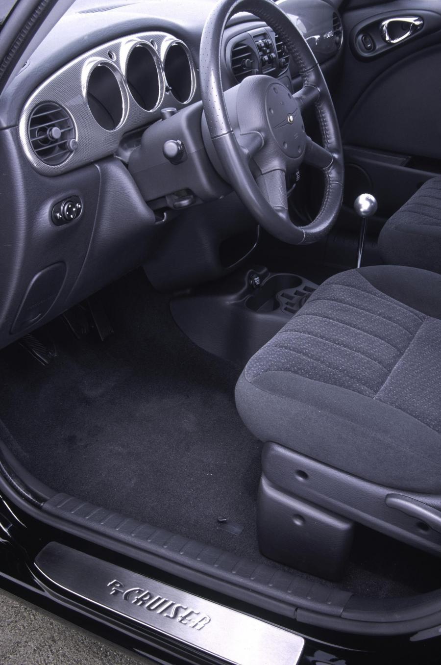 Интерьер Chrysler PT Cruiser 2001 года  (фото 125 из 141)
